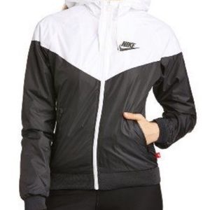 NOWT NIKE WINDBREAKER